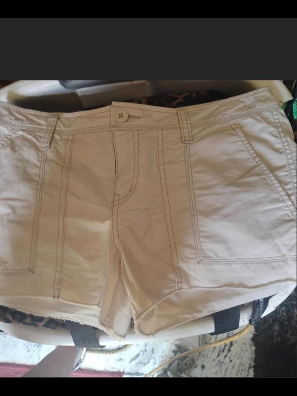 Old Navy Cream Cargo-Style Women's Shorts